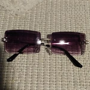 woman's purple sunglasses
